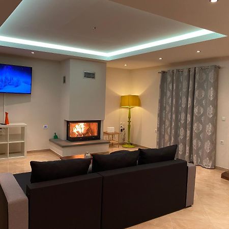 Αρτέμιδα Plus Karpenisi Apartment Eksteriør bilde