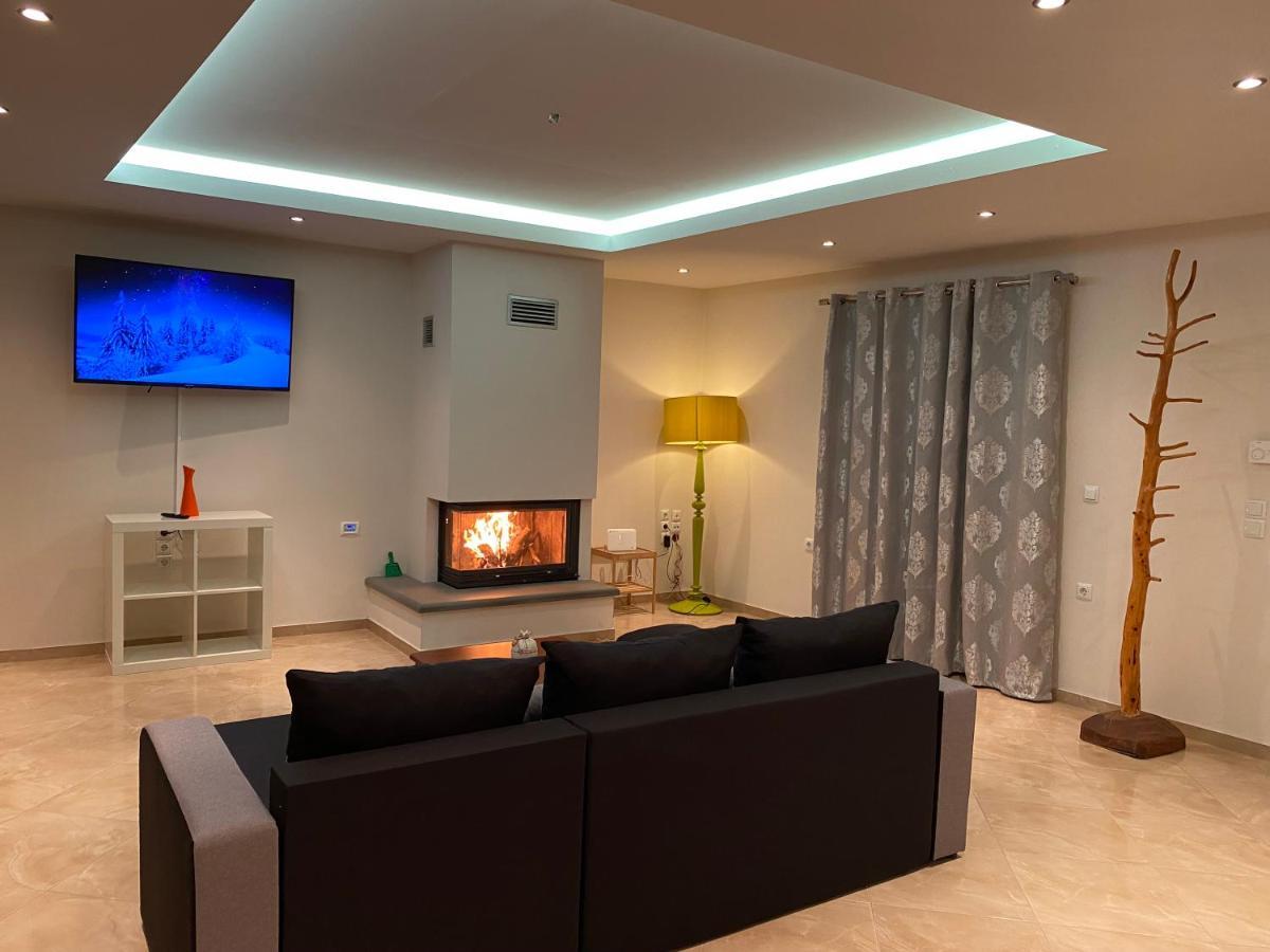 Αρτέμιδα Plus Karpenisi Apartment Eksteriør bilde